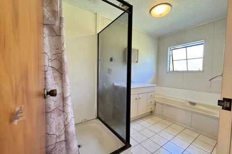 Photo of property in 18 Sunward Rise, Glenfield, Auckland, 0629