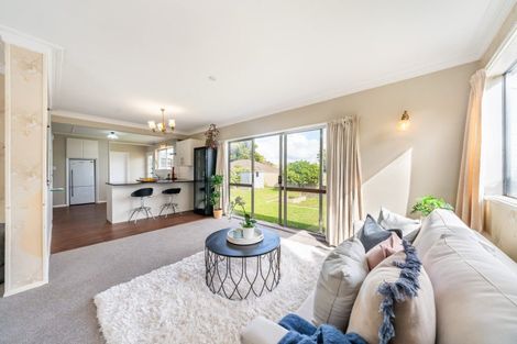 Photo of property in 6 Cruickshank Road, Clouston Park, Upper Hutt, 5018