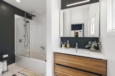 Photo of property in 36 Derwent Street, Island Bay, Wellington, 6023