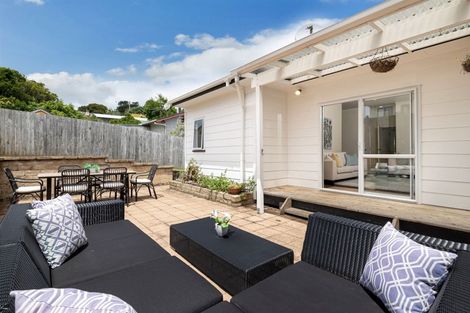 Photo of property in 10 Downer Street, Helensville, 0800