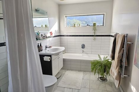 Photo of property in 32 View Road, Houghton Bay, Wellington, 6023
