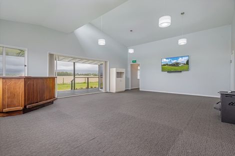 Photo of property in 10 Tui Glen Drive, Levin, 5571