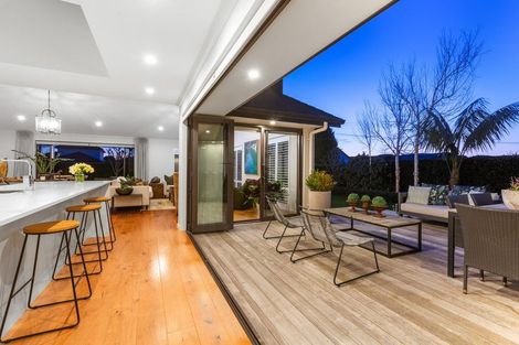 Photo of property in 1 Tupare Place, Highlands Park, New Plymouth, 4312