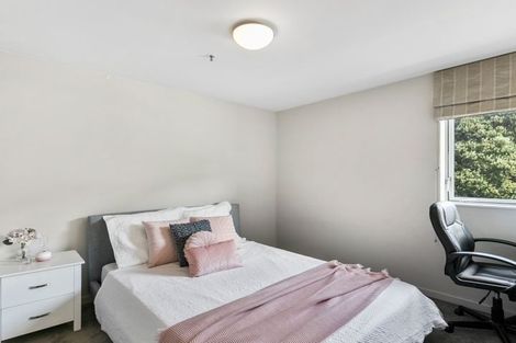 Photo of property in Montreaux Apartments, 2a/164 The Terrace, Wellington Central, Wellington, 6011
