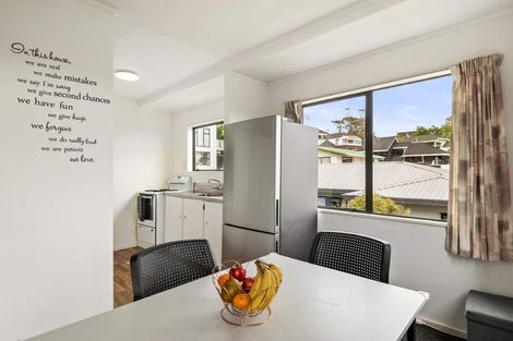 Photo of property in 2/148 Sunset Road, Unsworth Heights, Auckland, 0632