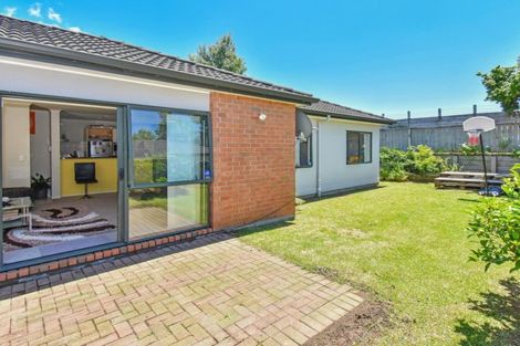 Photo of property in 17 Ashmere Lane, Weymouth, Auckland, 2103