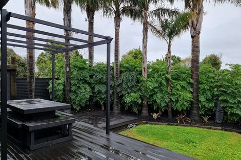 Photo of property in 4 Nadine Place, Mangere Bridge, Auckland, 2022