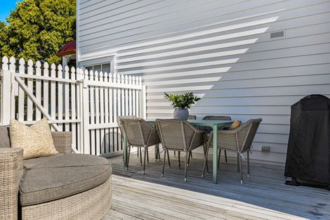 Photo of property in 4/14-26 Beach Road, Northcote Point, Auckland, 0627