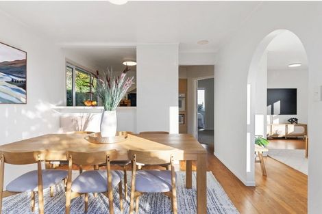 Photo of property in 9 Lomond Street, Newlands, Wellington, 6037