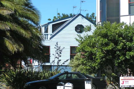 Photo of property in 2/50 Onewa Road, Northcote Point, Auckland, 0627