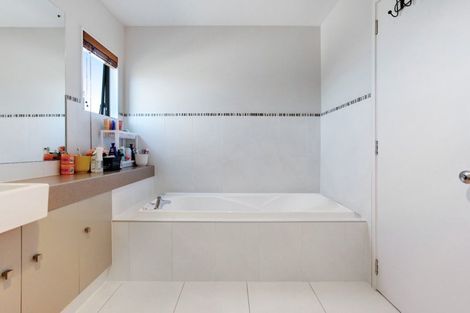 Photo of property in 116a Jeffs Road, Flat Bush, Auckland, 2016