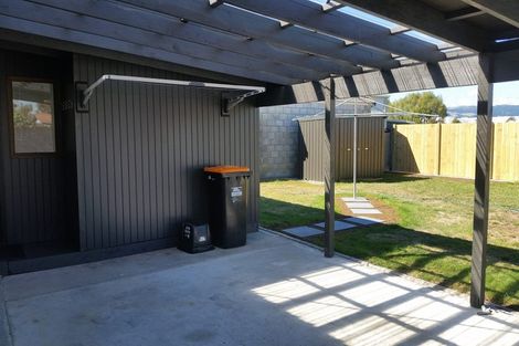 Photo of property in 60 Hillcrest Drive, Kelvin Grove, Palmerston North, 4414