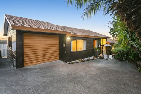 Photo of property in 2/23 Gwenand Place, Botany Downs, Auckland, 2010