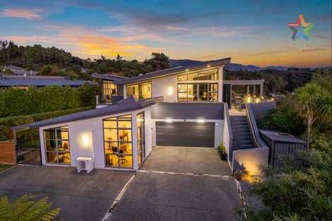 Photo of property in 22 Mount Marua Drive, Timberlea, Upper Hutt, 5018