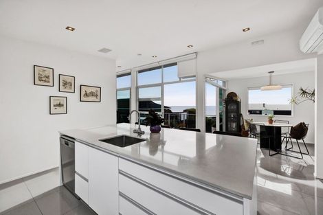 Photo of property in 2/5 Beach Street, Fitzroy, New Plymouth, 4312