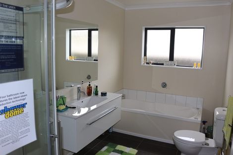 Photo of property in 10 Bickerton Rise, Churton Park, Wellington, 6037