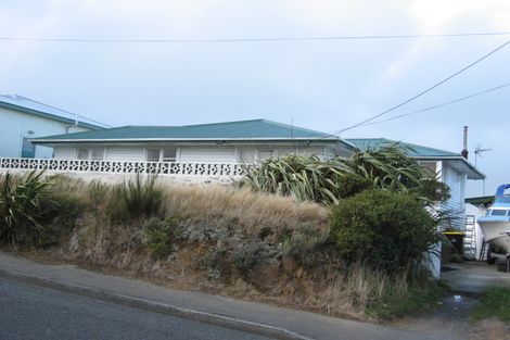 Photo of property in 14 Ruskin Road, Newlands, Wellington, 6037