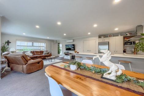 Photo of property in 50u2 Banbury Crescent, Fairfield, Hamilton, 3214