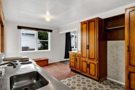 Photo of property in 42 Puriri Street, Hawera, 4610