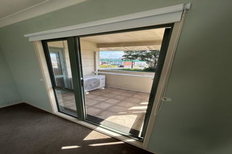 Photo of property in 1/80 Gunner Drive, Te Atatu Peninsula, Auckland, 0610