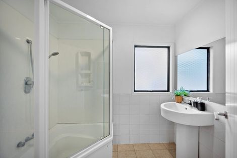 Photo of property in 79 Santiago Crescent, Unsworth Heights, Auckland, 0632