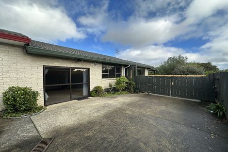 Photo of property in 2/121 Prince Regent Drive, Half Moon Bay, Auckland, 2012