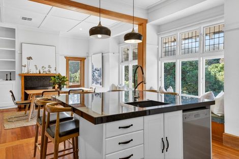 Photo of property in 60 Milton Road, Bluff Hill, Napier, 4110