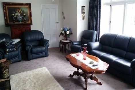 Photo of property in 30 Karu Crescent, Waikanae, 5036