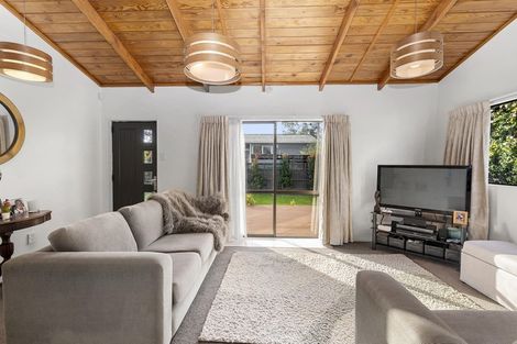 Photo of property in 29 Tirimoana Road, Te Atatu South, Auckland, 0602