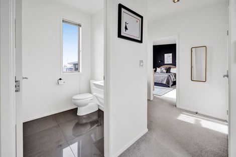 Photo of property in 2/5 Beach Street, Fitzroy, New Plymouth, 4312