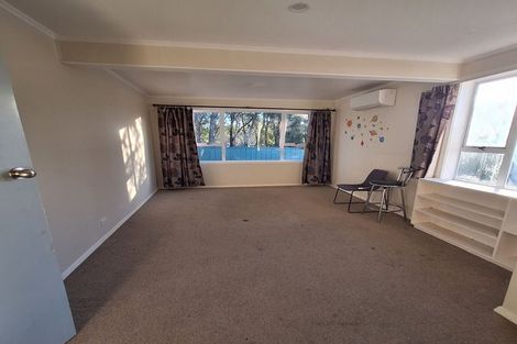 Photo of property in 18 Lyndfield Lane, Newlands, Wellington, 6037