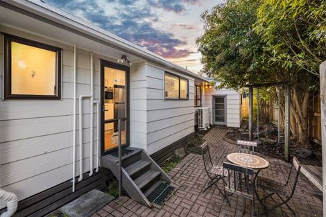 Photo of property in 19 Alma Street, Te Atatu South, Auckland, 0610