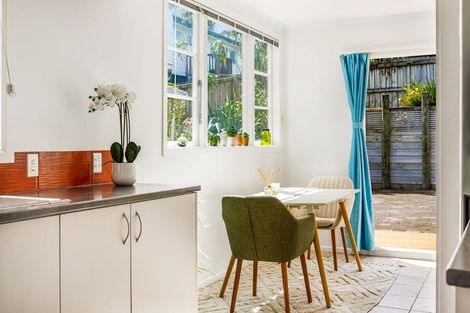 Photo of property in 1/8 Millbrook Road, Henderson, Auckland, 0612