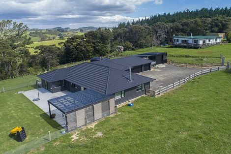Photo of property in 87 Sheffield Road, Helensville, 0875