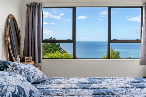 Photo of property in 258 Whangaparaoa Road, Red Beach, 0932
