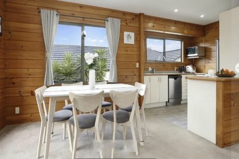 Photo of property in 5 Loughanure Place, Massey, Auckland, 0614