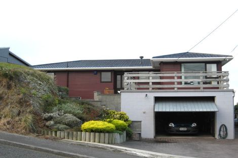 Photo of property in 10 Ruskin Road, Newlands, Wellington, 6037