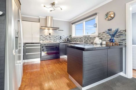 Photo of property in 8 Roberts Road, Hei Hei, Christchurch, 8042