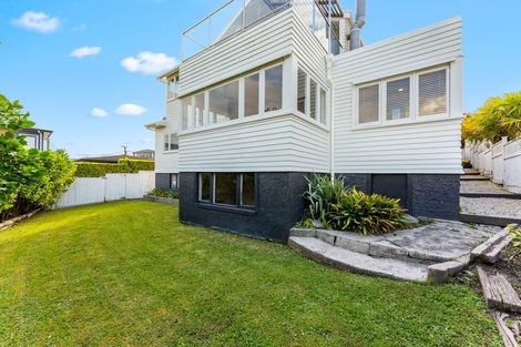 Photo of property in 15 Seaview Road, Castor Bay, Auckland, 0620
