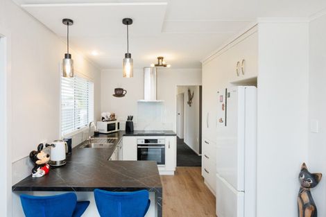 Photo of property in 32 Leander Place, Milson, Palmerston North, 4414