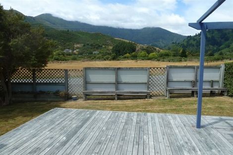 Photo of property in 1 Huia Street, Waikawa, Picton, 7220