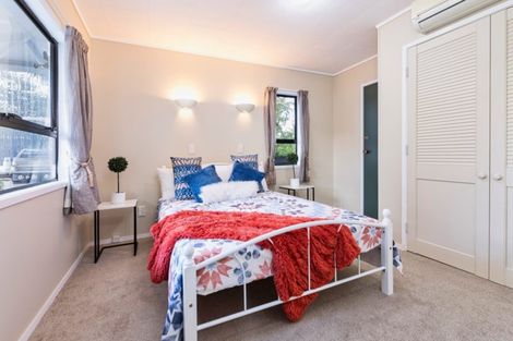 Photo of property in 54 Redlands Grove, Swanson, Auckland, 0612