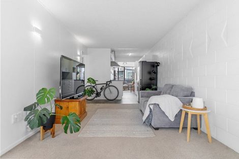 Photo of property in 40 Maunganui Road, Mount Maunganui, 3116