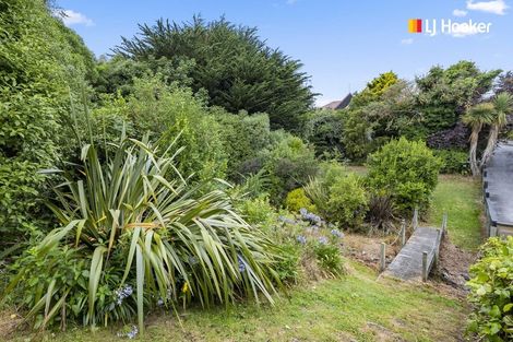 Photo of property in 122 Larnach Road, Vauxhall, Dunedin, 9013