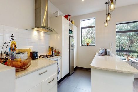 Photo of property in 13 San Sebastian Road, Kelburn, Wellington, 6012