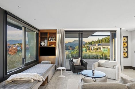 Photo of property in 5 Diamond Lane, Wanaka, 9305