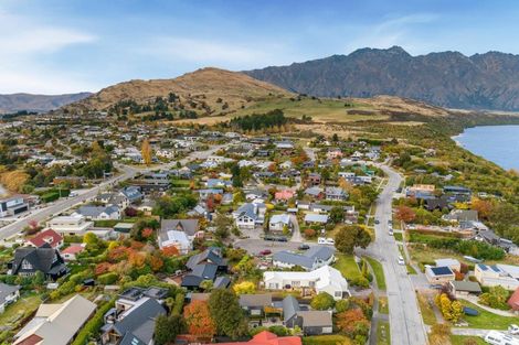 Photo of property in 45 Cedar Drive, Kelvin Heights, Queenstown, 9300