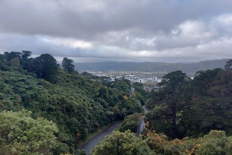 Photo of property in 66 Miromiro Road, Normandale, Lower Hutt, 5010