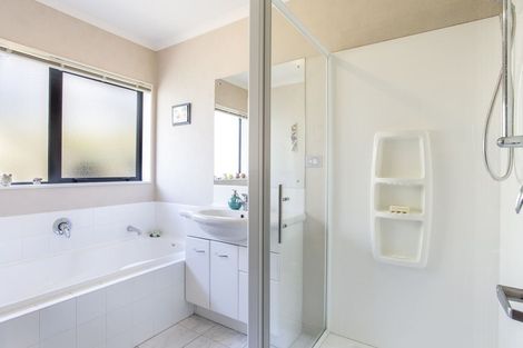 Photo of property in 20 Te Kauri Place, Helensville, 0800