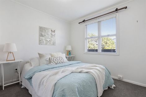 Photo of property in 3 Clinton Avenue, Te Atatu Peninsula, Auckland, 0610